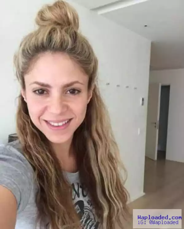 Photo: Singer Shakira Celebrates Her 39th Birthday With Makeup-Free Selfie